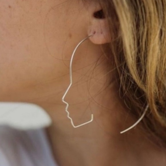 Minimalist Face Portrait Hoop Earrings - Picture 3 of 5